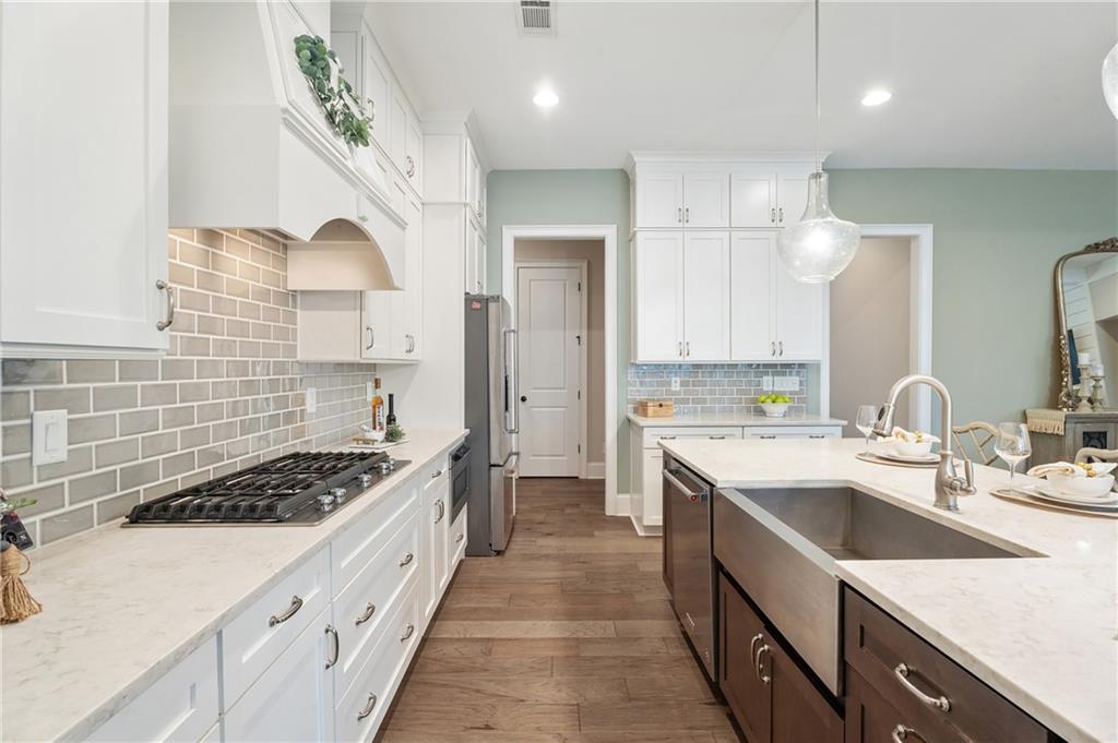 733 Creekside Bend