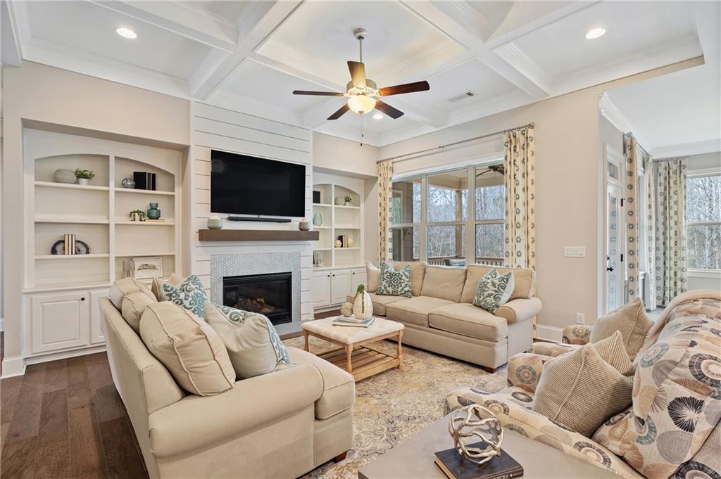 733 Creekside Bend