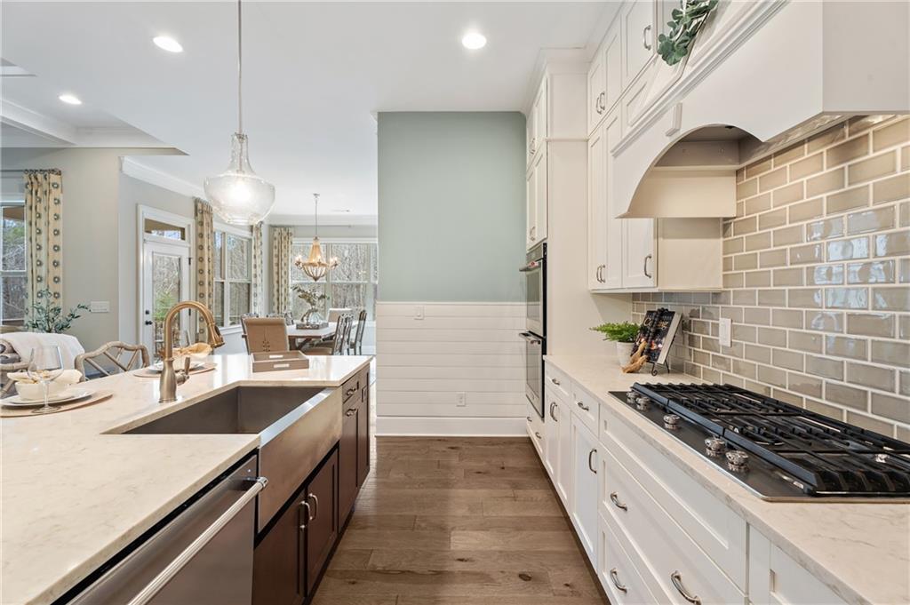 733 Creekside Bend