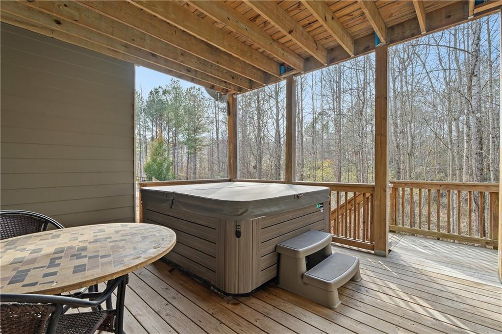733 Creekside Bend