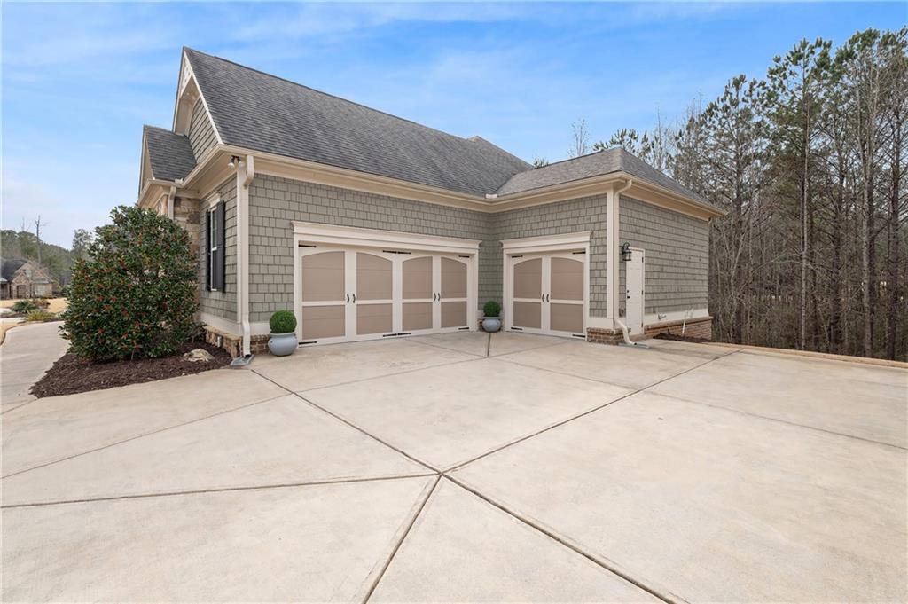 733 Creekside Bend