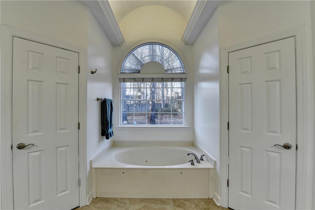 2530 Peregrine Trail