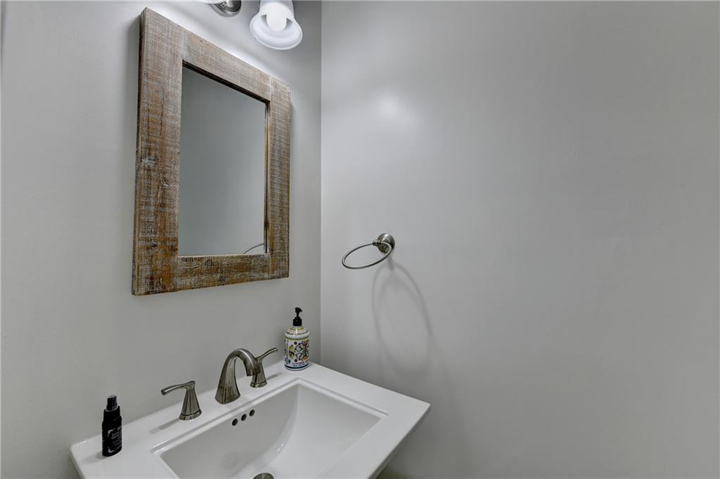 2530 Peregrine Trail