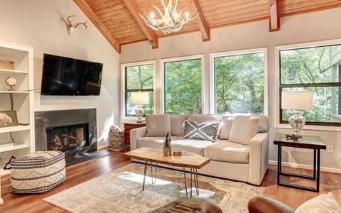 67 Laughing Fox Knoll