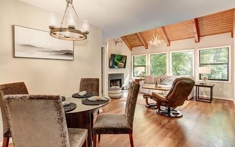 67 Laughing Fox Knoll