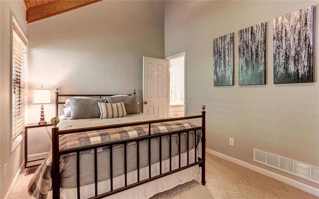 67 Laughing Fox Knoll