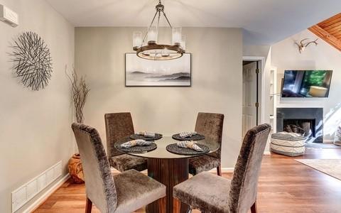 67 Laughing Fox Knoll