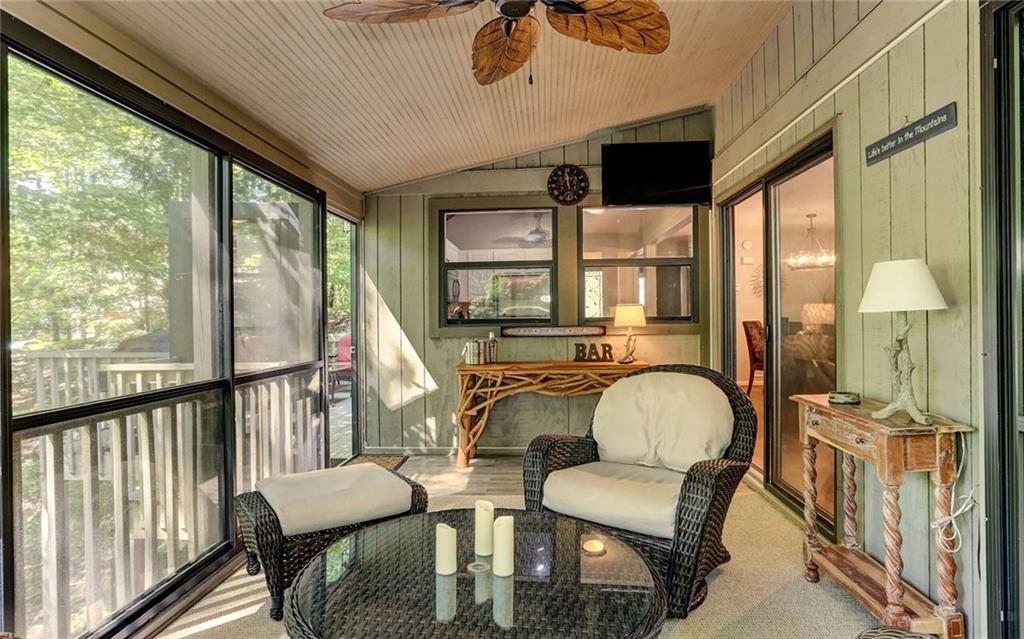 67 Laughing Fox Knoll