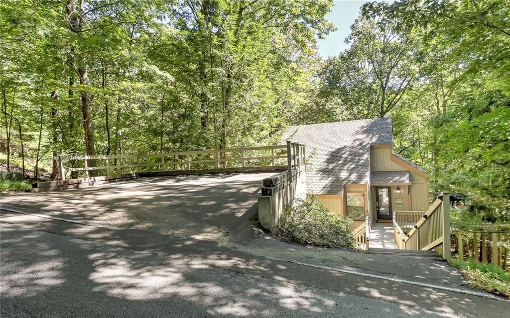 67 Laughing Fox Knoll