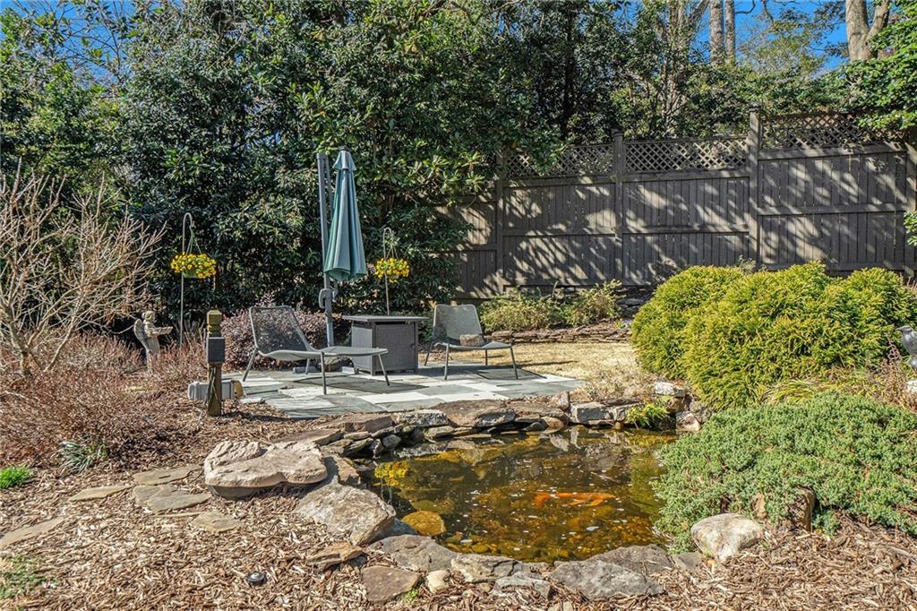 1239 E Rock Springs Road NE