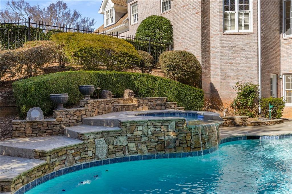 715 Newport Hollow