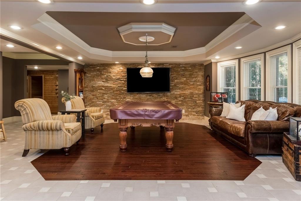 5175 Wilshire Crossing