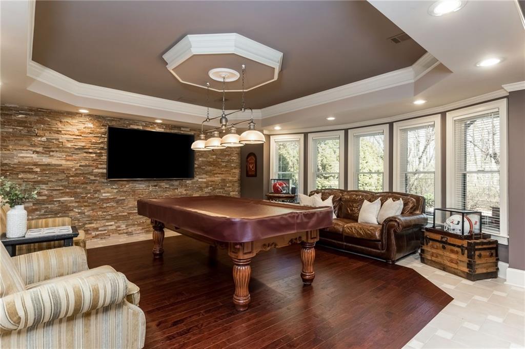 5175 Wilshire Crossing