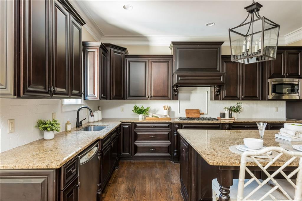 5175 Wilshire Crossing