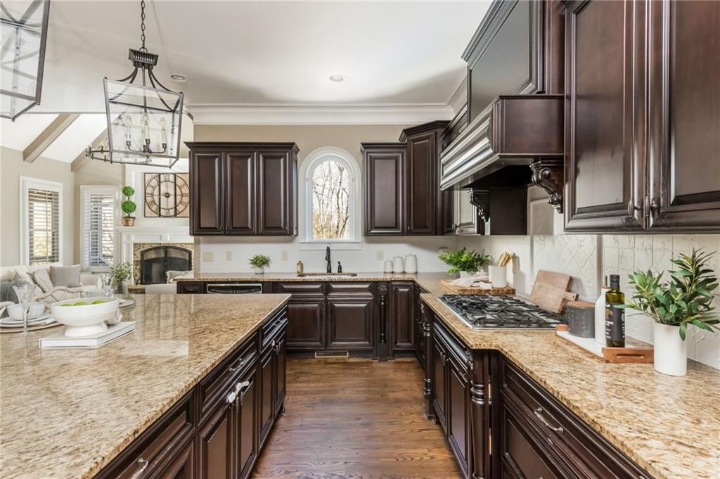 5175 Wilshire Crossing