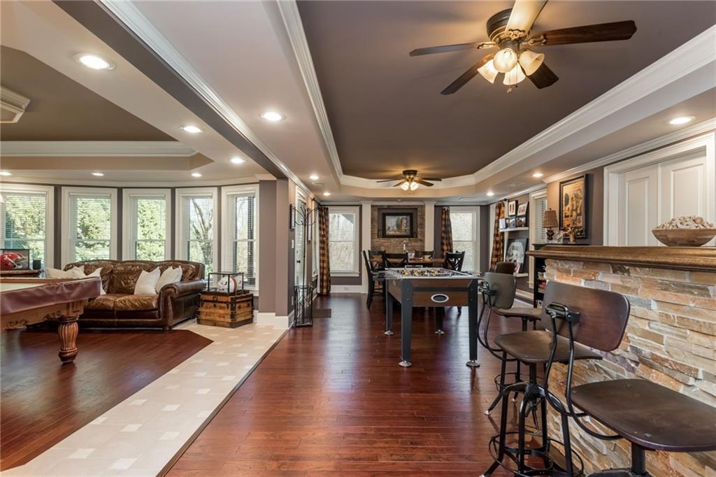 5175 Wilshire Crossing