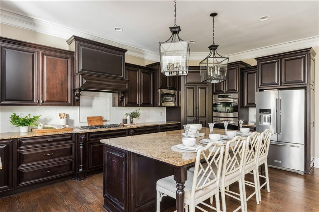 5175 Wilshire Crossing