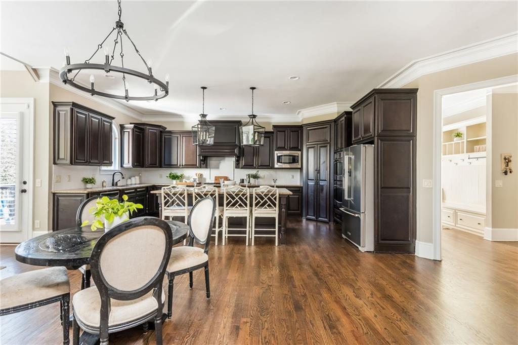 5175 Wilshire Crossing
