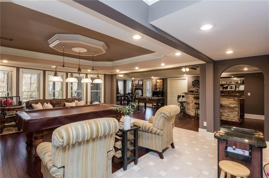 5175 Wilshire Crossing
