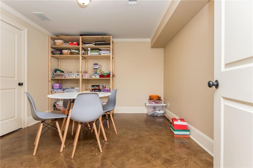 5175 Wilshire Crossing