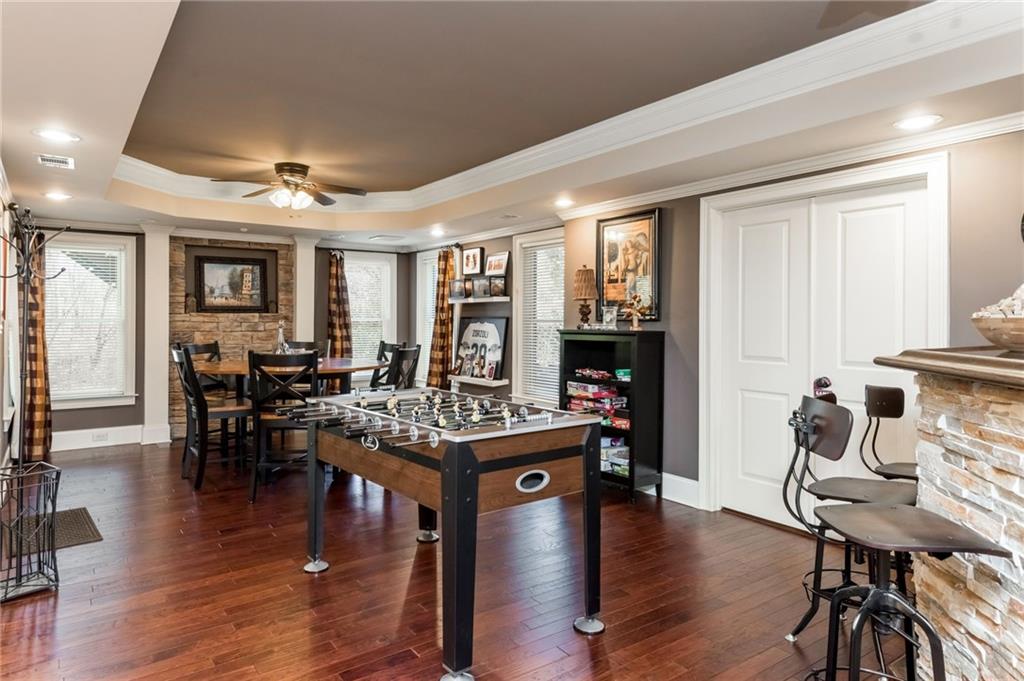 5175 Wilshire Crossing
