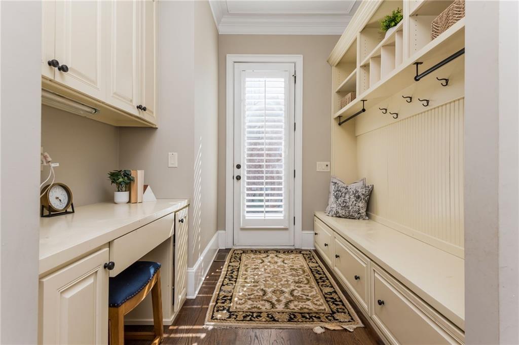 5175 Wilshire Crossing