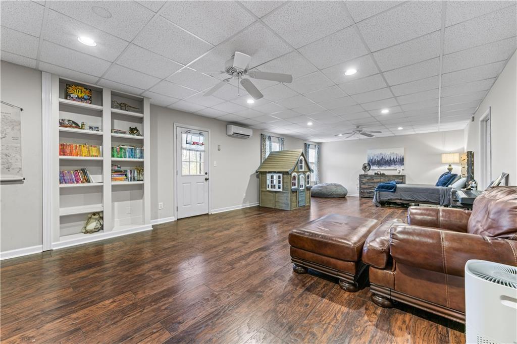 2425 Pemberton Point