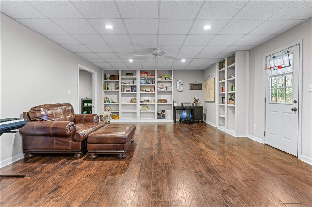 2425 Pemberton Point