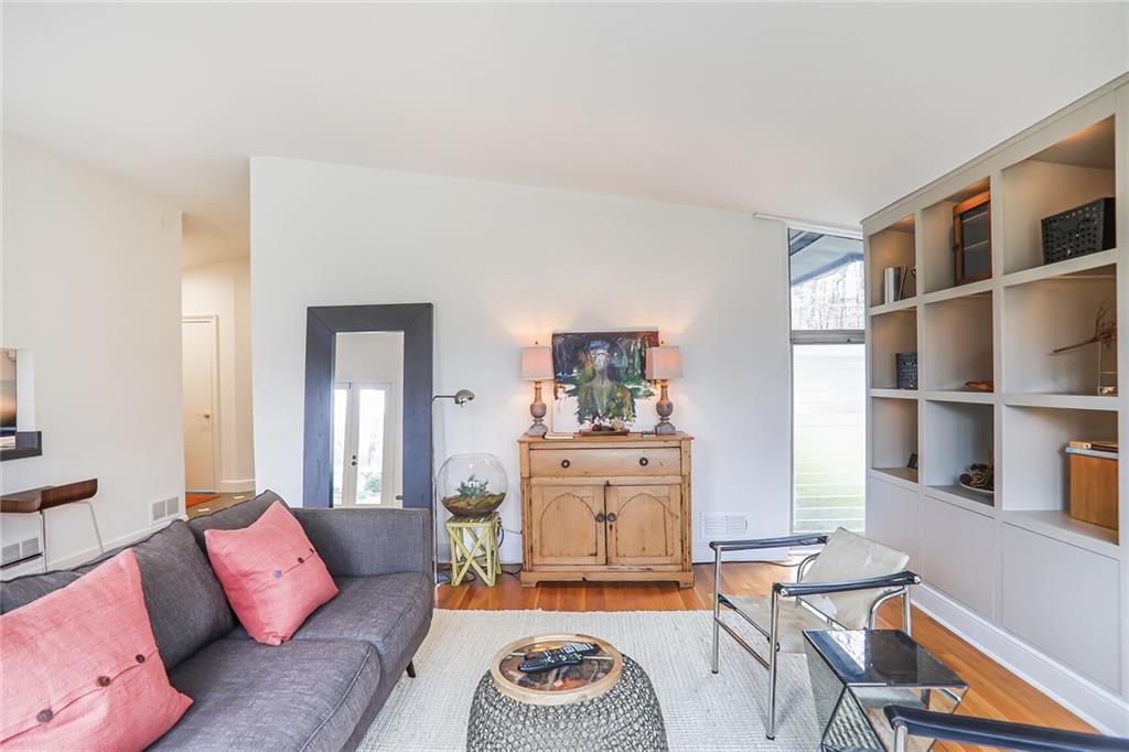 604 MONTGOMERY FERRY Road NE