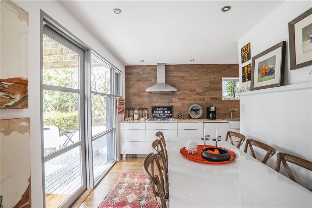 604 MONTGOMERY FERRY Road NE