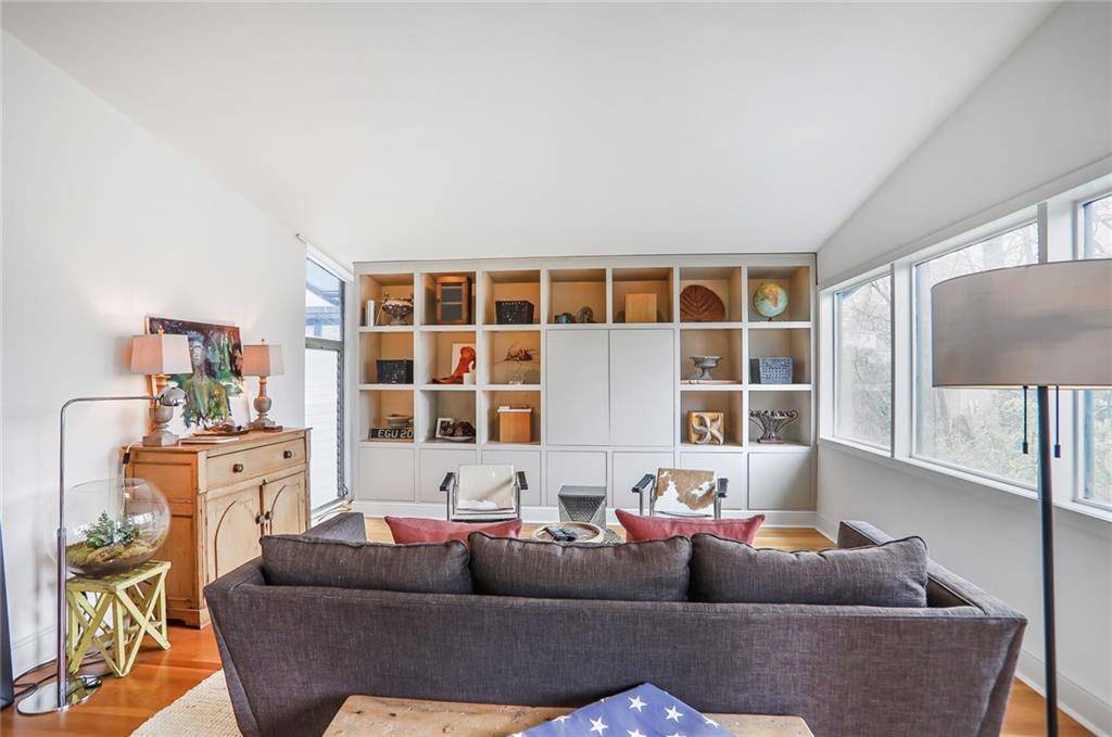 604 MONTGOMERY FERRY Road NE