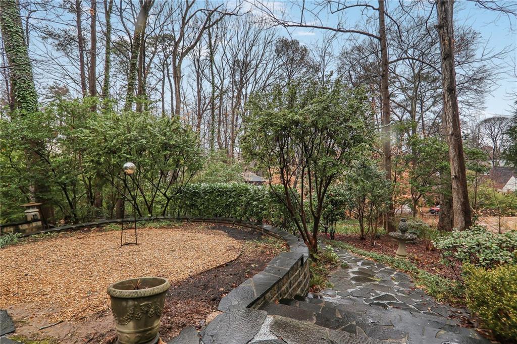 604 MONTGOMERY FERRY Road NE