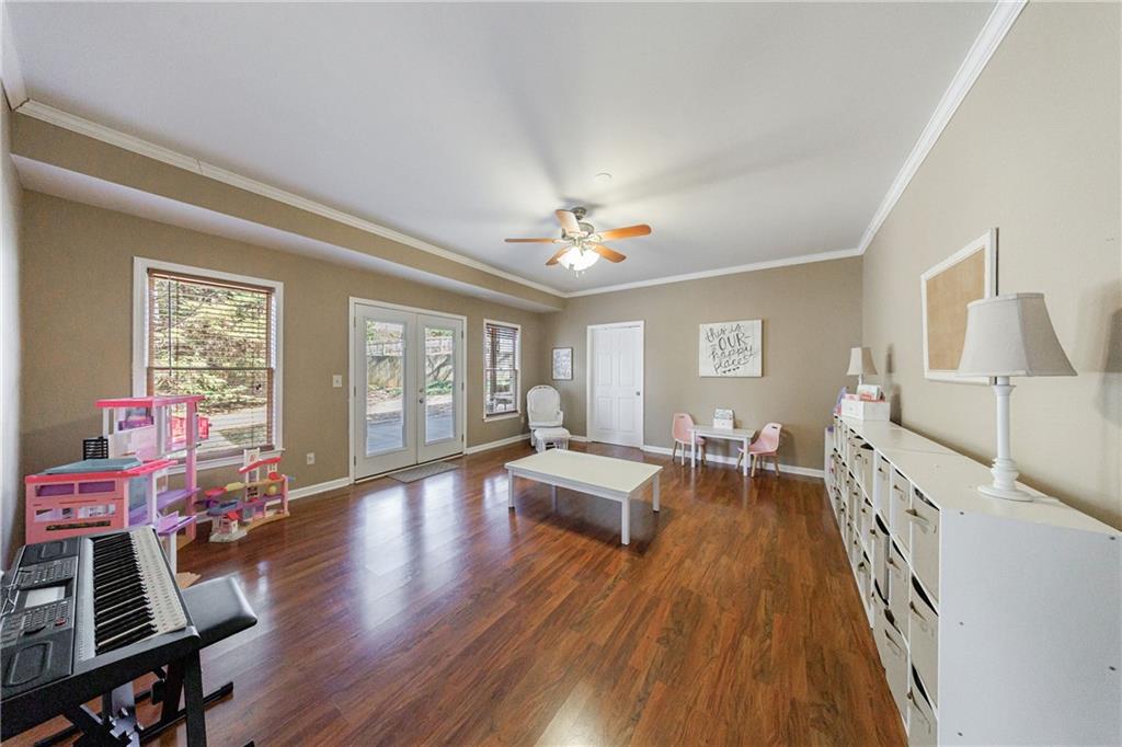 405 Eaglewood Way