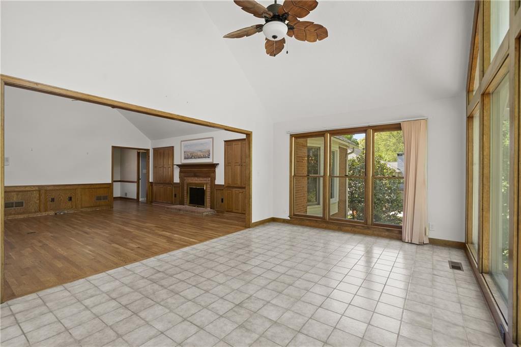 1015 Brooksglen Drive