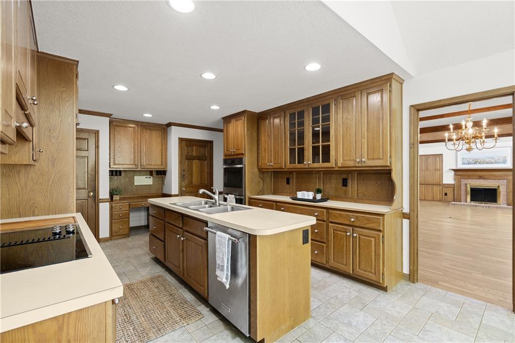 1015 Brooksglen Drive