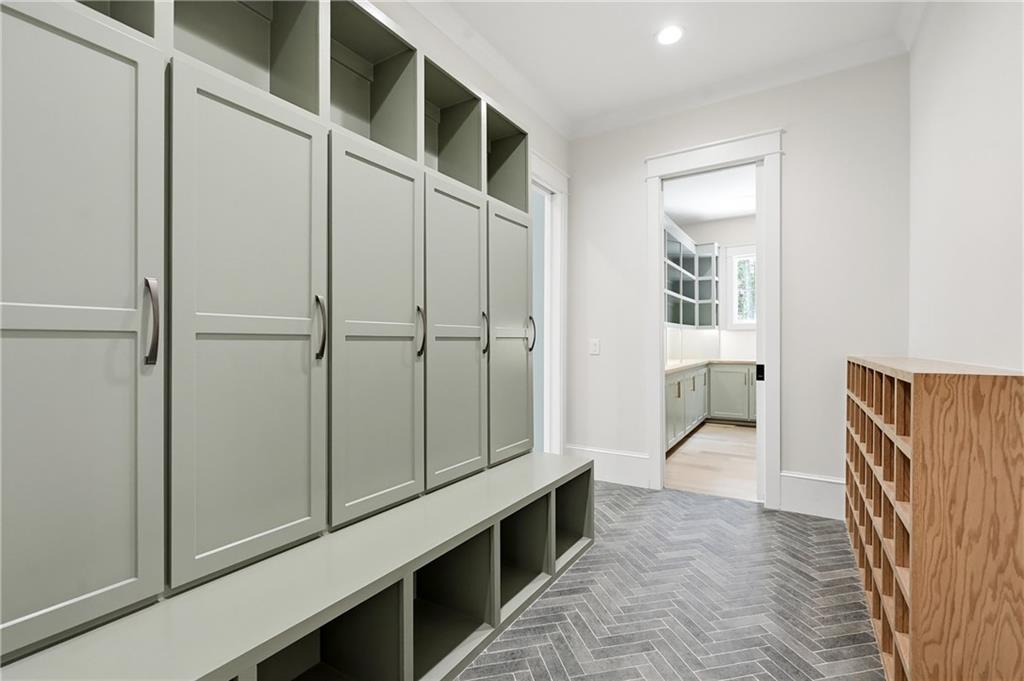 275 Heatherton Way