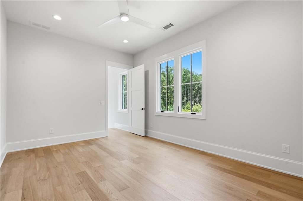 275 Heatherton Way