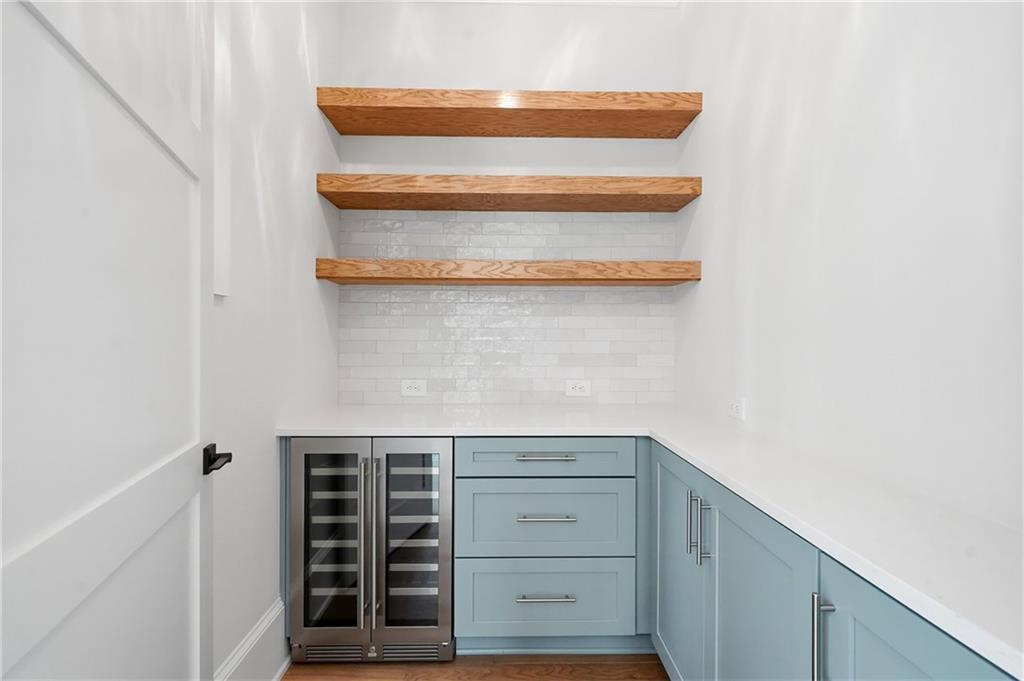 275 Heatherton Way