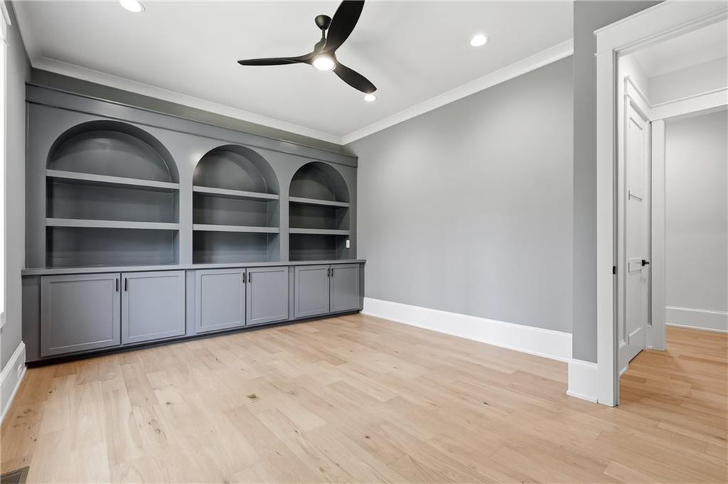 275 Heatherton Way