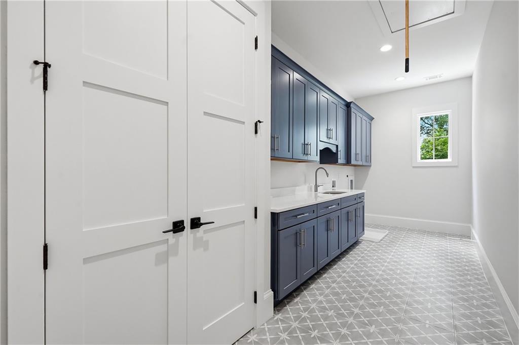 275 Heatherton Way