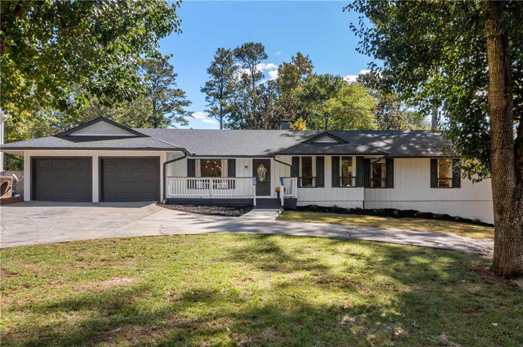 1025 Martins Lake Close