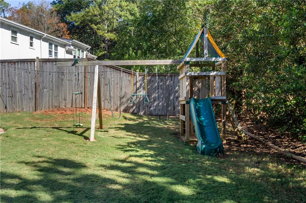 1025 Martins Lake Close