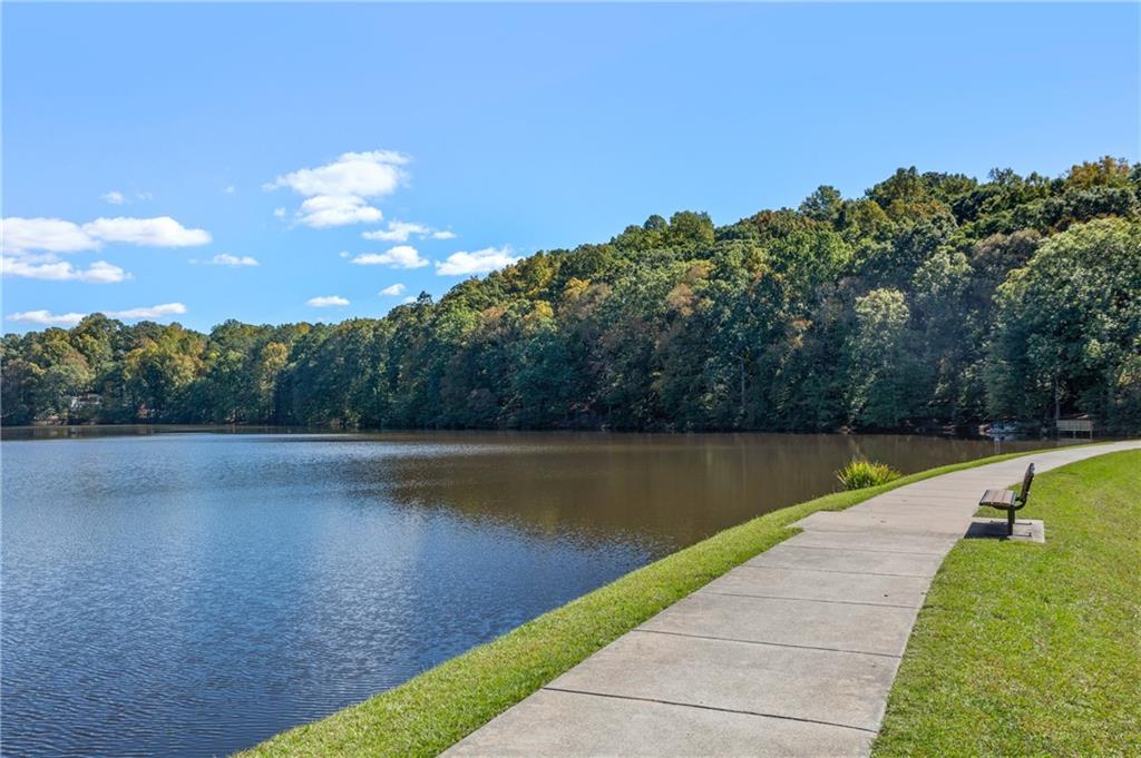 1025 Martins Lake Close