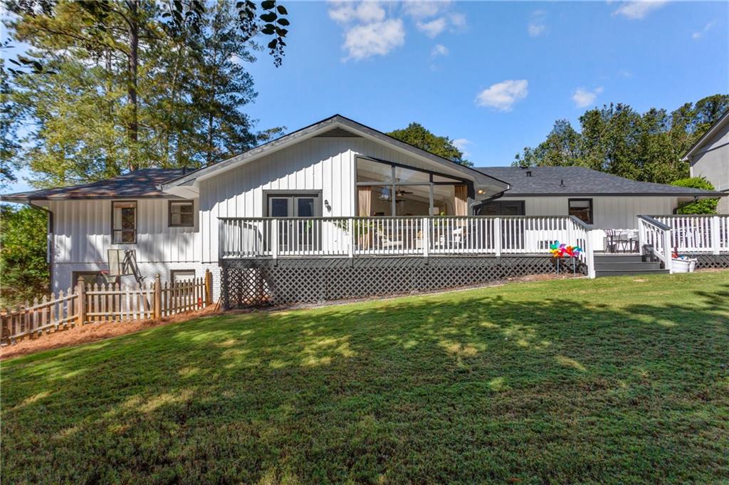 1025 Martins Lake Close