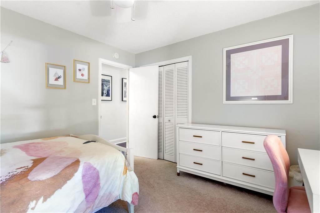 1025 Martins Lake Close