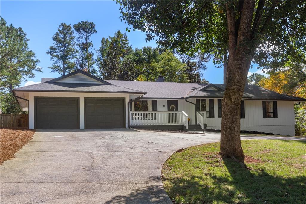 1025 Martins Lake Close