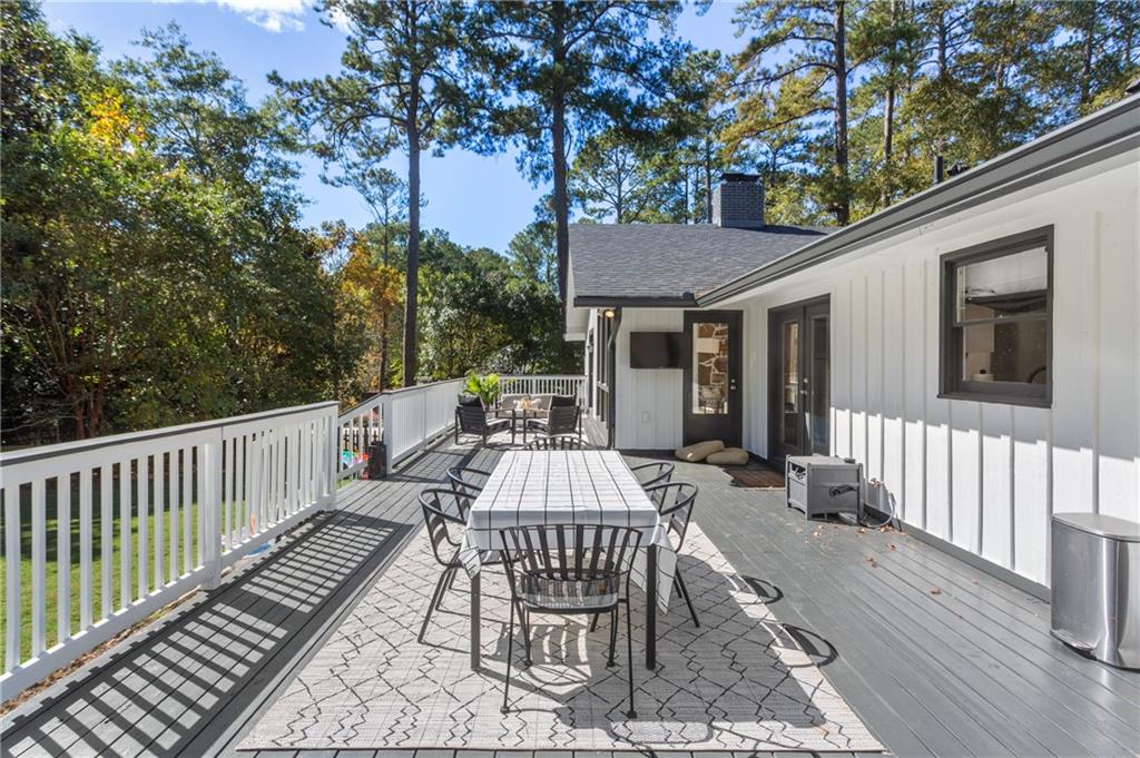 1025 Martins Lake Close