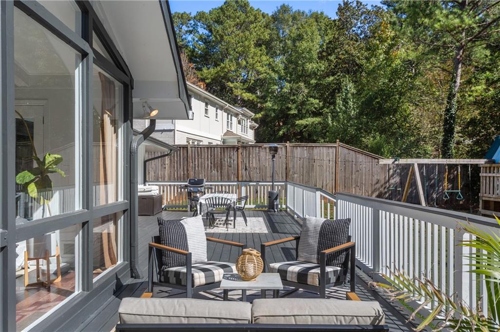 1025 Martins Lake Close