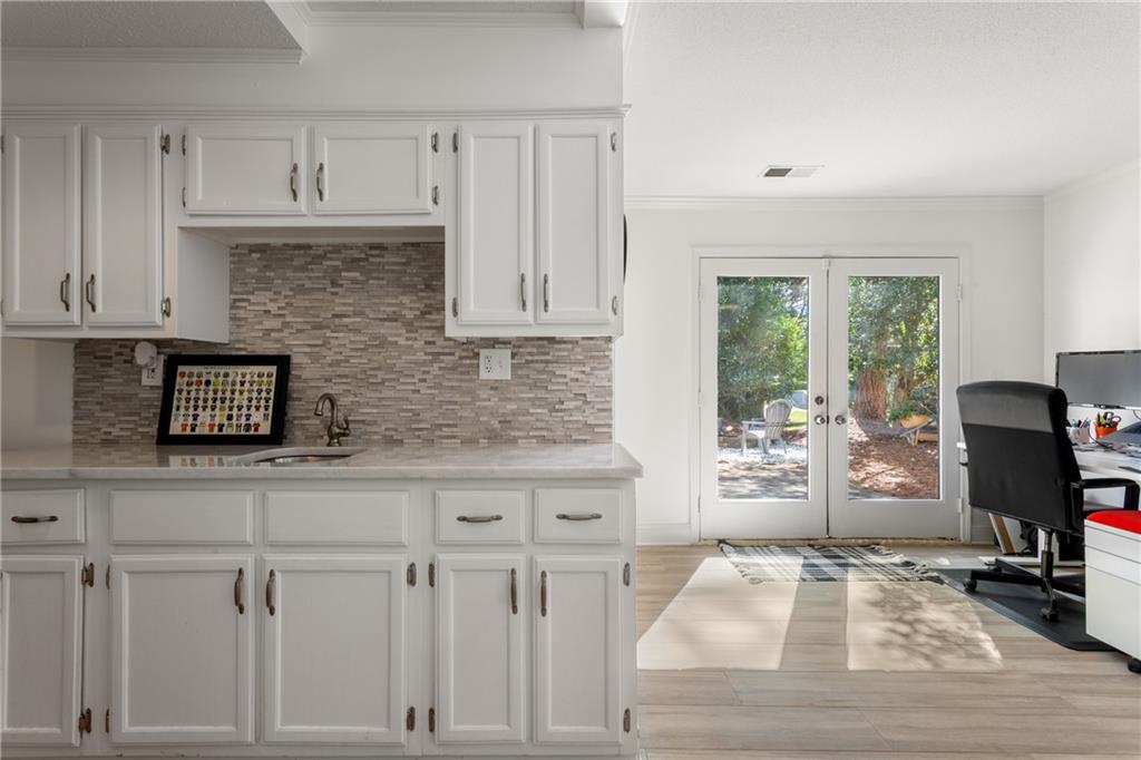 1025 Martins Lake Close
