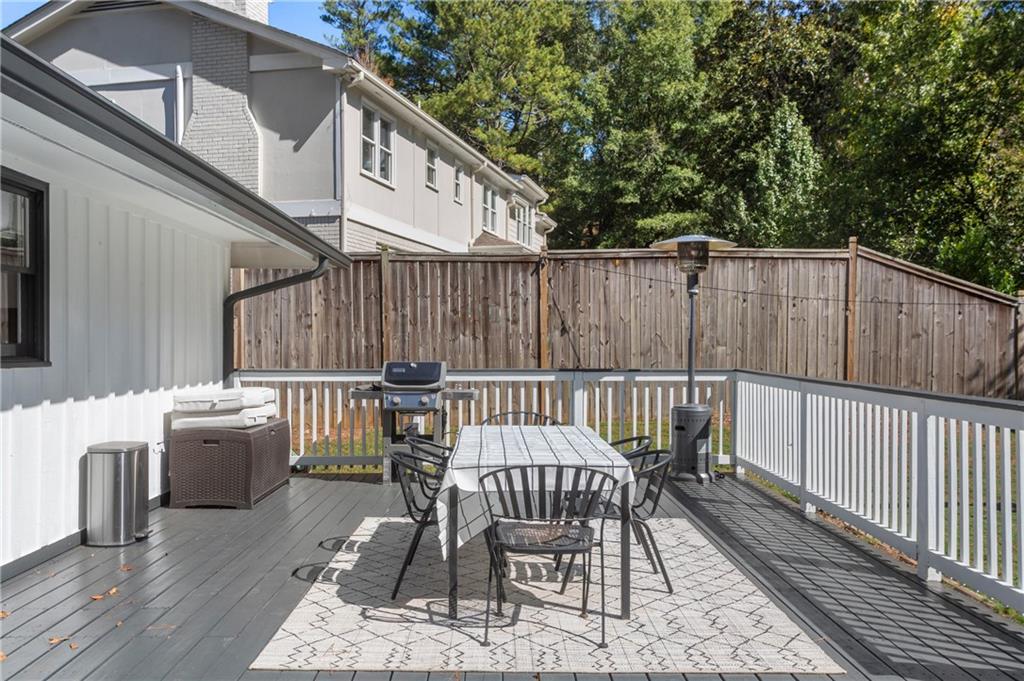 1025 Martins Lake Close